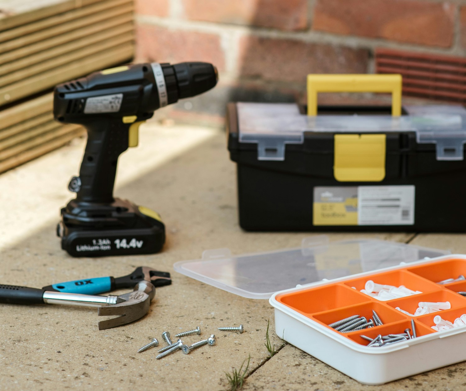 Hand tools and power tools for industrial use